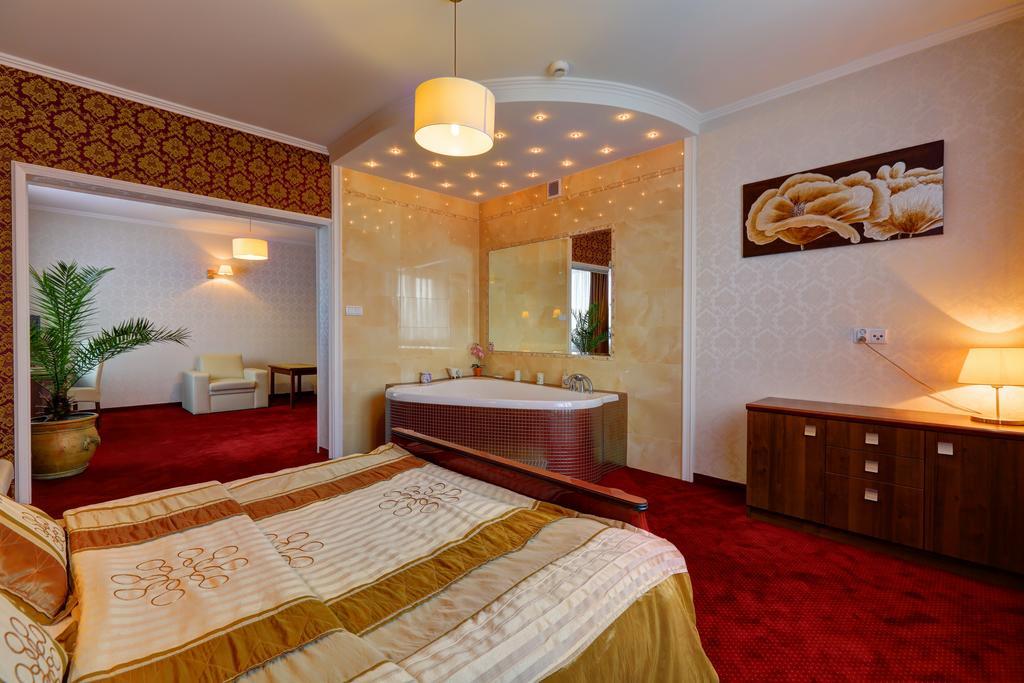 Teresin Hotel Chabrowy Dworek מראה חיצוני תמונה